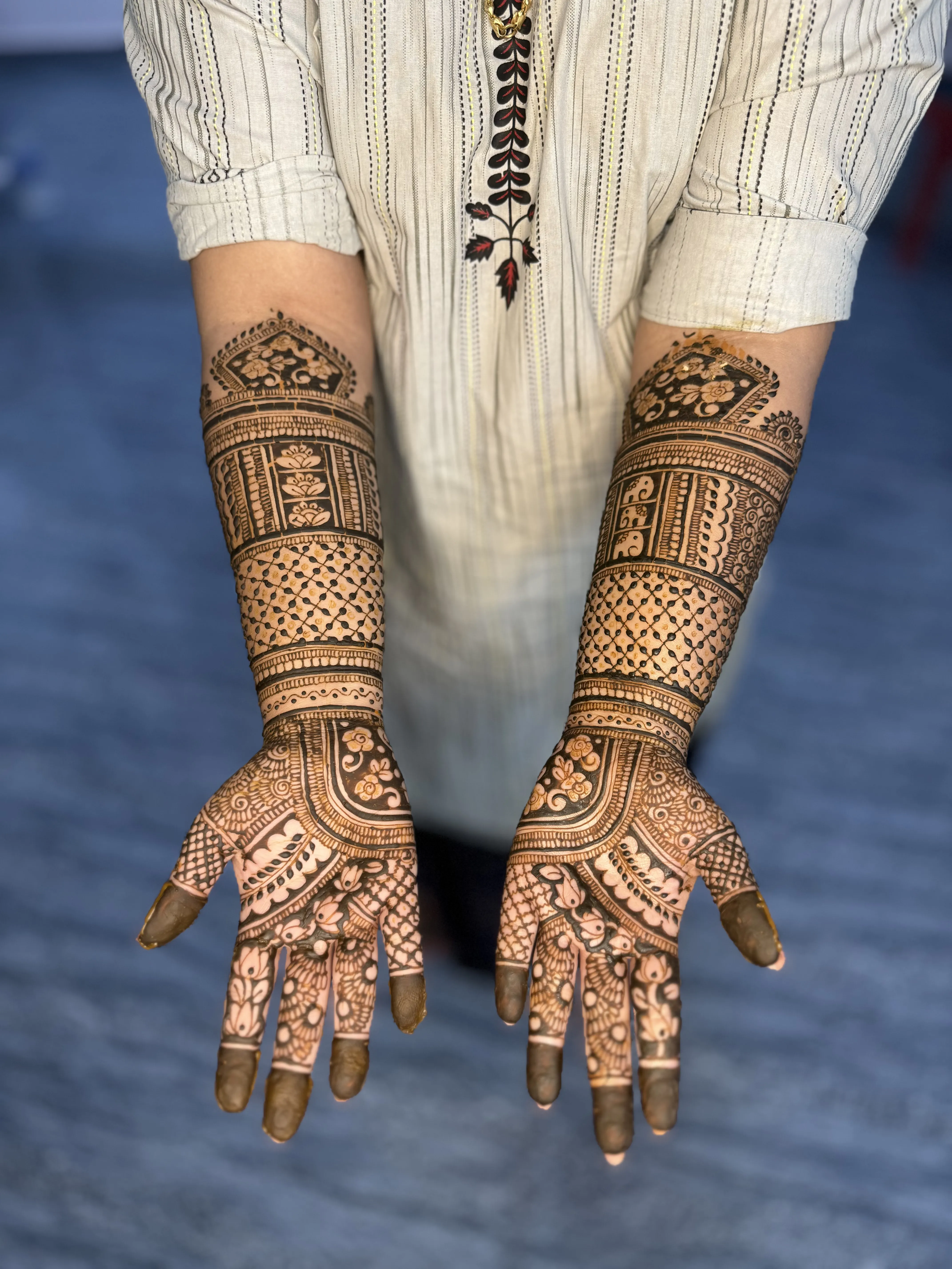 Elegant engagement mehendi design for special occasions